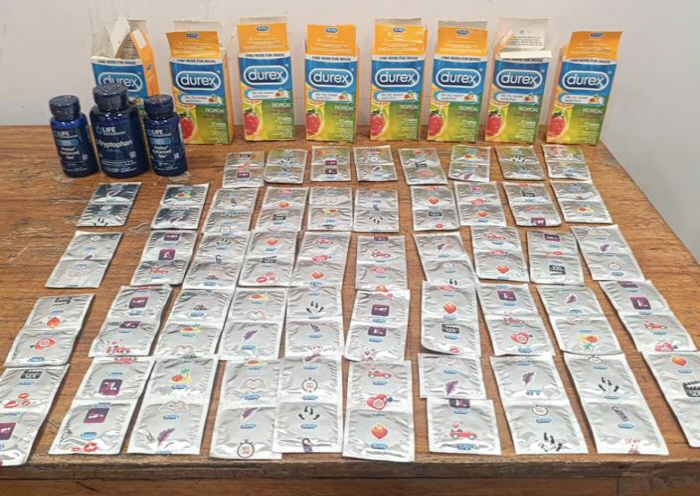 100 condoms poured out... Four people are denied entry to Colombia suspected of prostitution tourism