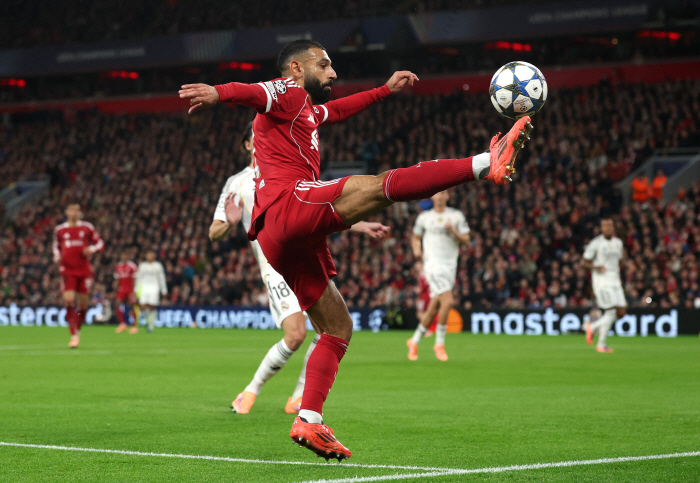 BBC admits it too! EPL King Son Heung-min with 190 goals and 89 assists, the same age, the worst evaluation player in half a year