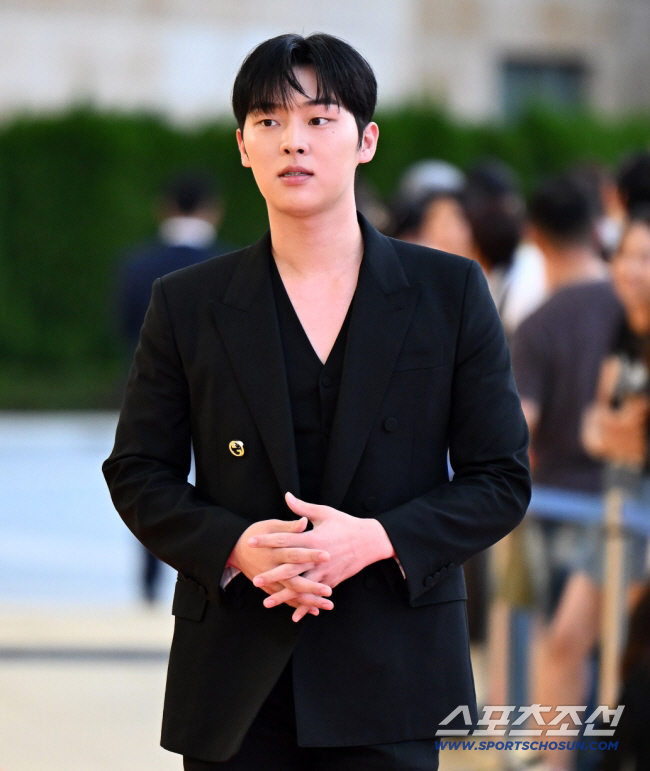 Choi Hyun-wook, Lee Soon-jae Mortuary at the same time...I really wanted to see you once. I hope you were happy