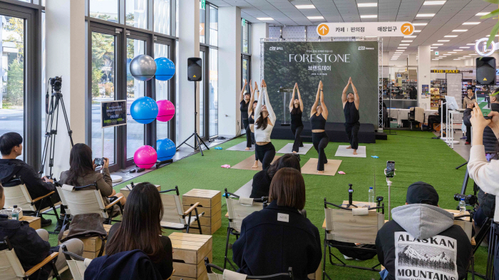 KCC Glass HomeC, High-End Wellness Flooring Forestone Brand Day Hosted