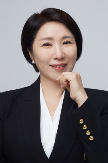 Lee Sook-cam Cider Counselor Professor Lee Ho-seon will take charge of a talk show...To present an anti-war solution that breaks the existing consultation framework  (cider)