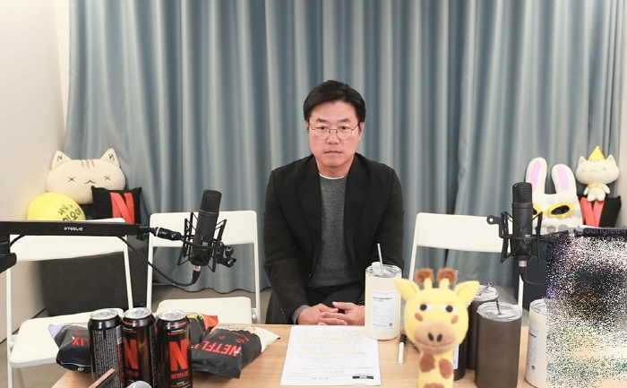 Nah Yung-suk Reflects on Long Friendship With Late Actor Lee Soon-Jae