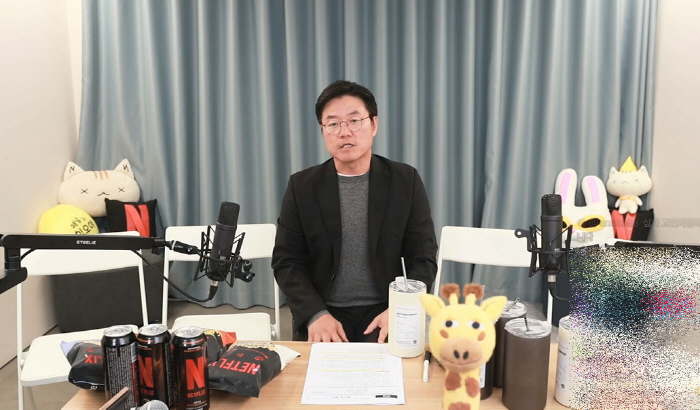 Nah Yung-suk Reflects on Long Friendship With Late Actor Lee Soon-Jae