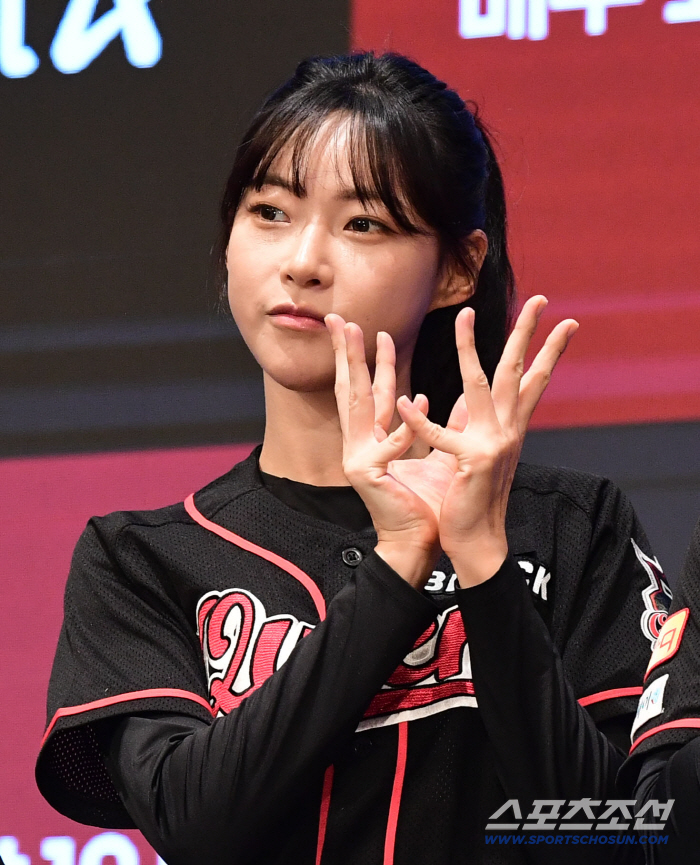 MLBKBO Legend Why go to baseball variety shows? Choo Shin-soo turned amateur women's baseball team manager