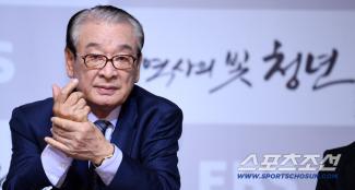 Na Moon-hee and Kim Yong-gun → Shin Min-ah and Kim Woo-bin...Lee Soon-jae's mortuary filled with children. 