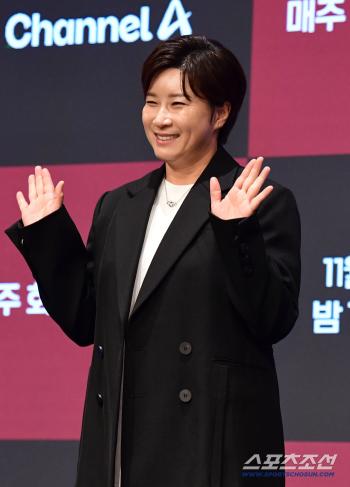  Se Ri, welcome hand greeting