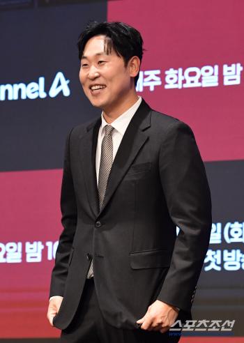  With Yoon Seokmin's shy smile