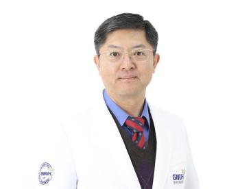 Professor Seo Sung-wook of Gyeongsang National University Hospital received a commendation from the Minister of Health and Welfare for contributing to the real name prevention project