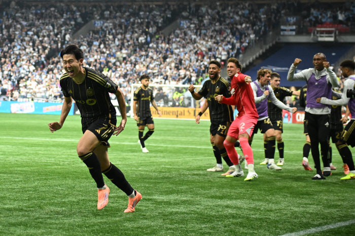 Son Heung-min almost grabbed him by the collar! A game on a lawn like this? Unacceptable criticism. The European lower leagues are better than here