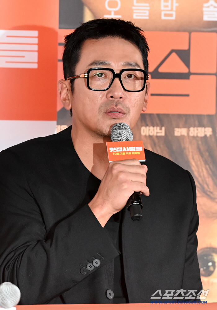 Ha Jungwoo Unveils ‘The People Upstairs,’ Reflecting on Lessons From Past Work