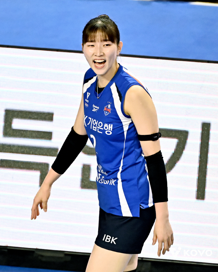 Did the head coach voluntarily resign? Industrial Bank of Korea escapes 7 consecutive losses → First win by acting coach Yeo Oh-hyun, who is thirsty...Heungkuk Life won the shutdown completely