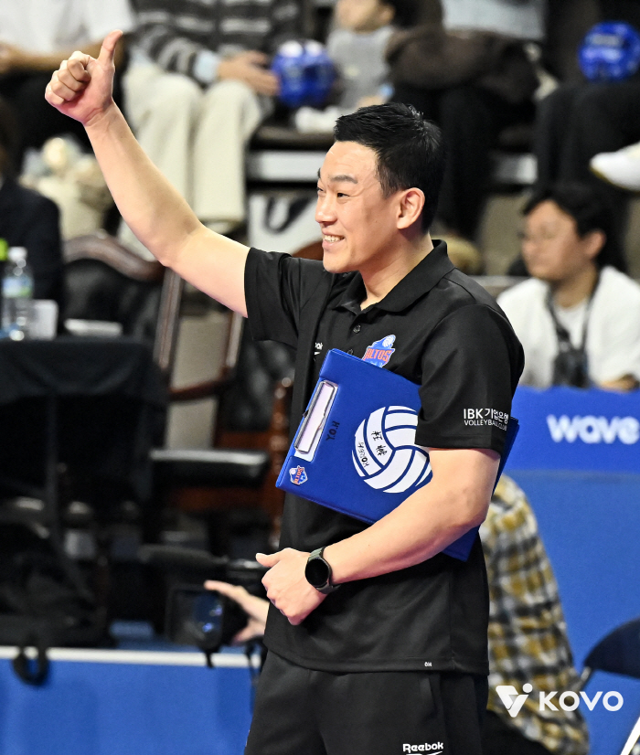 Did the head coach voluntarily resign? Industrial Bank of Korea escapes 7 consecutive losses → First win by acting coach Yeo Oh-hyun, who is thirsty...Heungkuk Life won the shutdown completely