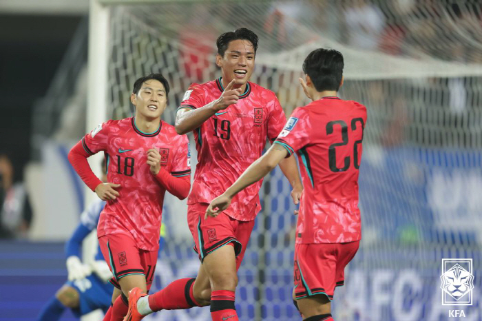 It is too early for Machida Korean duo Na Sang-ho and Oh Se-hoon to return to the Lee Dong-sung national team, to give up 