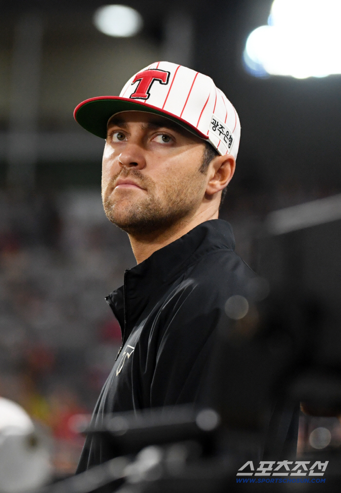  2.9 billion Jackpot KIA's 1st starter got his nails, I can't believe he broke ML's will...I'm glad to see the Tigers fans again