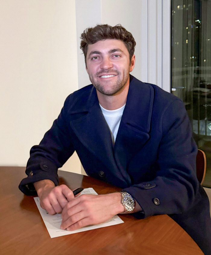  2.9 billion Jackpot KIA's 1st starter got his nails, I can't believe he broke ML's will...I'm glad to see the Tigers fans again