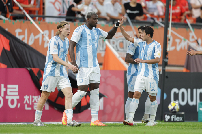 First of all, starting with the remaining K-League, Ulsan, and Buriram matches, a significant rotation operation...Selection of Malkungrakava