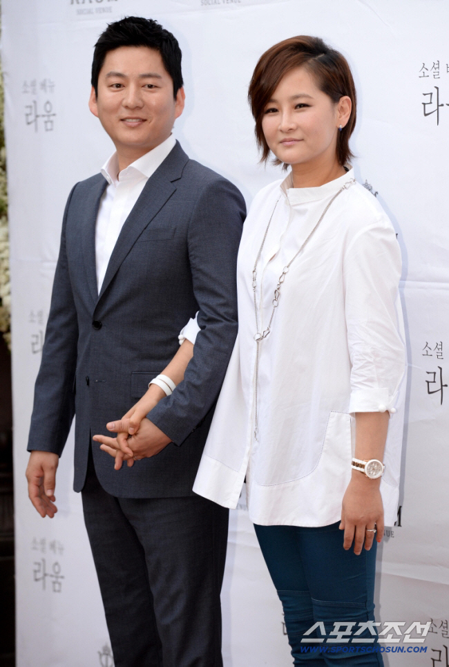 Park Sun-joo, today (26th) Father's Award...Protecting the mortuary in sorrow with her husband Kang Leo 