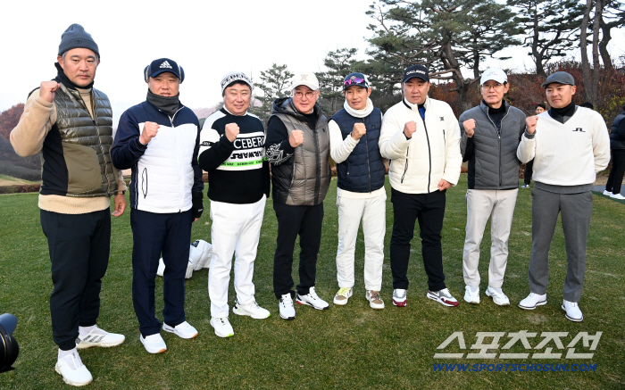  The 42nd Baseball People's Golf Tournament, fighting by KBO managers gathered at the golf course