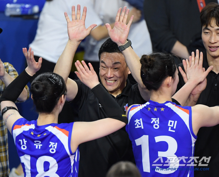  Acting director Yeo Oh-hyun wins a thrilling 3-0 debut match