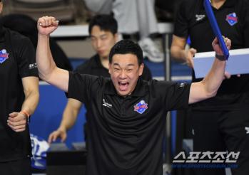  Acting director Yeo Oh-hyun wins a thrilling 3-0 debut match