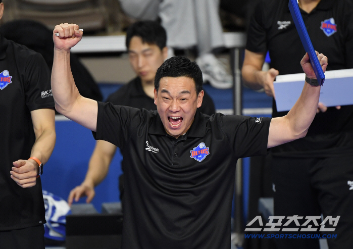  Acting director Yeo Oh-hyun wins a thrilling 3-0 debut match