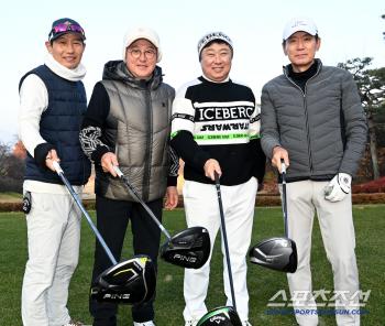  Baseball player golf competition, Yeom Kyung-yeop posing, Kim Kyung-moon, Kim Tae-hyung, and Lee Kang-chul