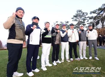  The coaches who attended the baseball golf tournament