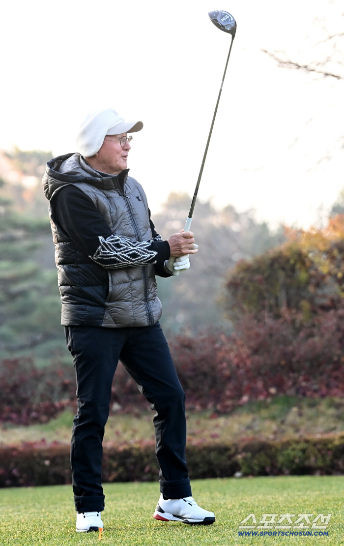  Director Kim Kyung-moon smiles