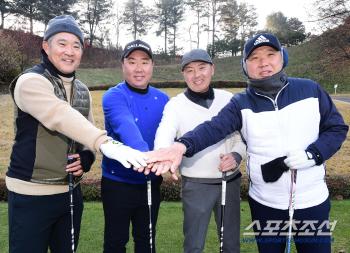  Director Lee Sung Yong, Bum Ho, Kim Won Hyung and Park Jin Man, I joined hands today
