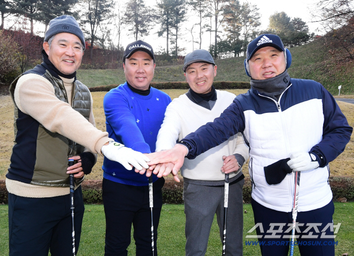  Director Lee Sung Yong, Bum Ho, Kim Won Hyung and Park Jin Man, I joined hands today