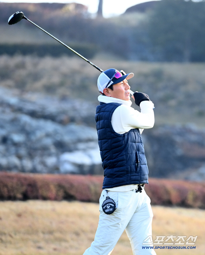  Director Yeom Kyung-yeop's sharp tee shot