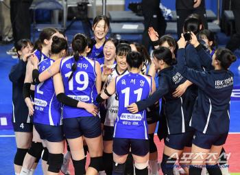  Industrial Bank of Korea wins 3-0 over Heungkuk Life Insurance Co