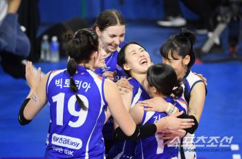  Industrial Bank of Korea wins 3-0 over Heungkuk Life Insurance Co