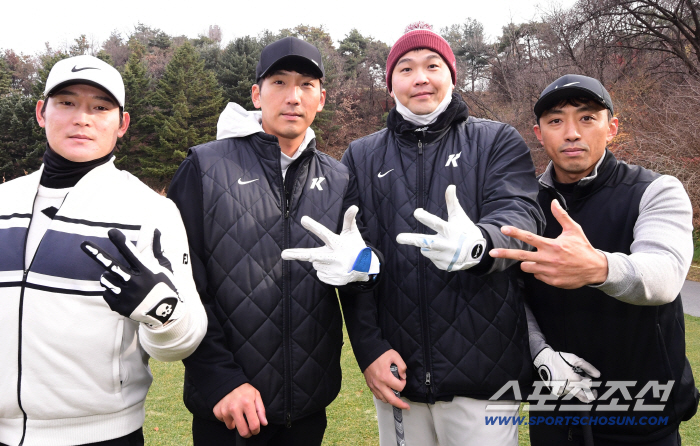  Kiwoom Kim Joon-wan Chan-jong Kim Tae-wan Park Jeong-eum Coach Kiwoom K pose