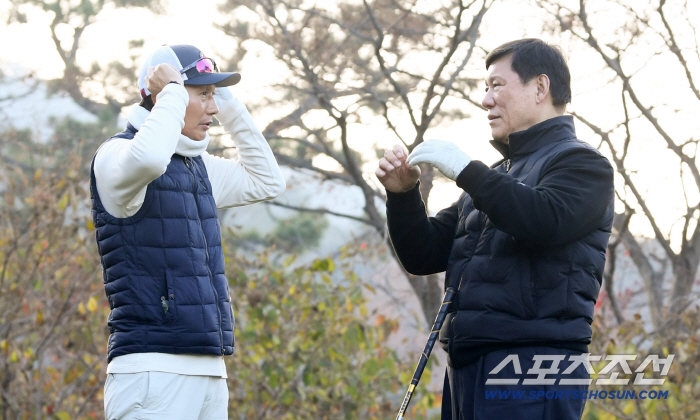  Yeom Kyung-yeop, president of the baseball team, Huh Koo-yeon, today is a baseball golf tournament