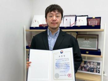 Song Min-jae, director of Seongbuk Children's Hospital, received a commendation from the Minister of Health and Welfare for contributing to mental health of children and adolescents