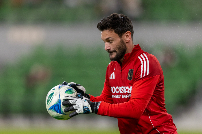 Sonny's forever captain officially announced, ending retirement rumors, staying at LAFC for one more year, with Son preparing for the 11th season with Son Heung-min