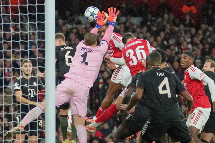 For Arsenal, a corner kick is a free throw and the 10th corner kick goal of the season to defeat the jinx in Munich...I got a treble angle!