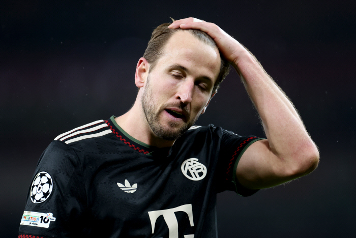 For Arsenal, a corner kick is a free throw and the 10th corner kick goal of the season to defeat the jinx in Munich...I got a treble angle!