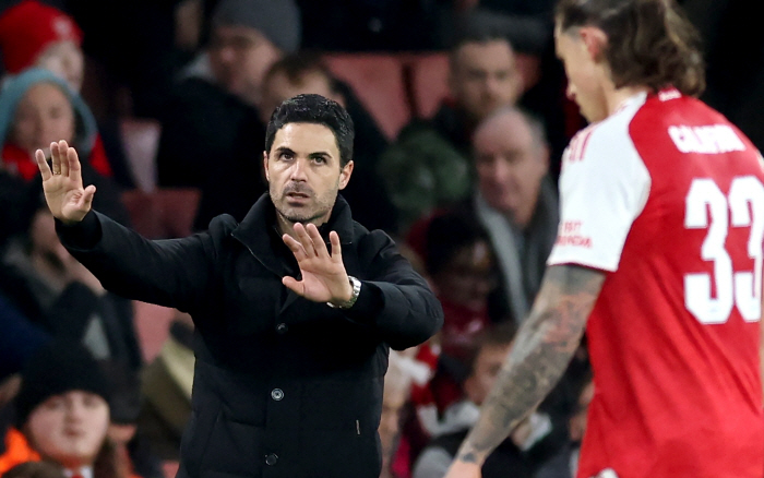 For Arsenal, a corner kick is a free throw and the 10th corner kick goal of the season to defeat the jinx in Munich...I got a treble angle!