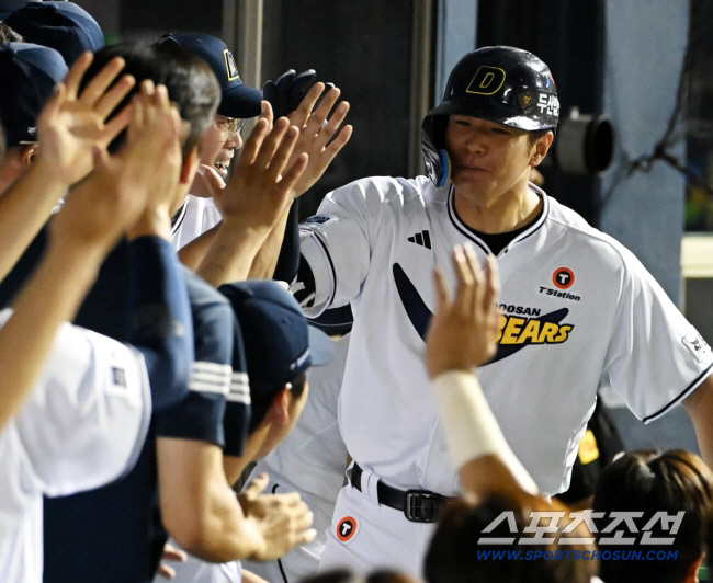 For four years with 11.5 billion won, he hit .250 with 75 home runs. 260 RBIs. Will Kim Jae-hwan, who ran out of Doosan, receive more than Kim Hyun-soo for three years and 5 billion won