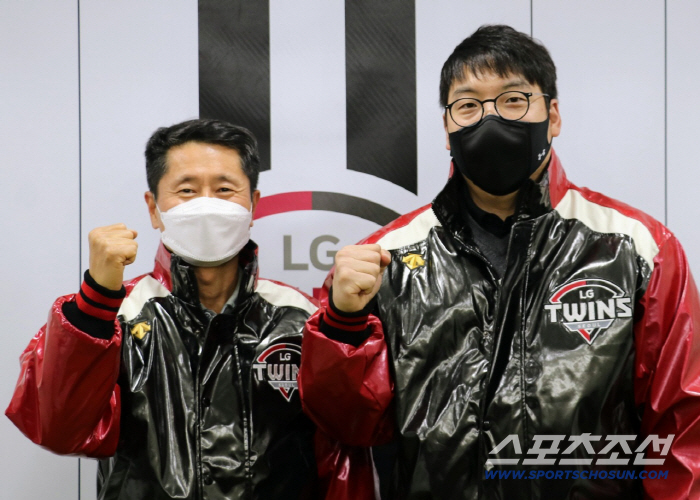 For four years with 11.5 billion won, he hit .250 with 75 home runs. 260 RBIs. Will Kim Jae-hwan, who ran out of Doosan, receive more than Kim Hyun-soo for three years and 5 billion won