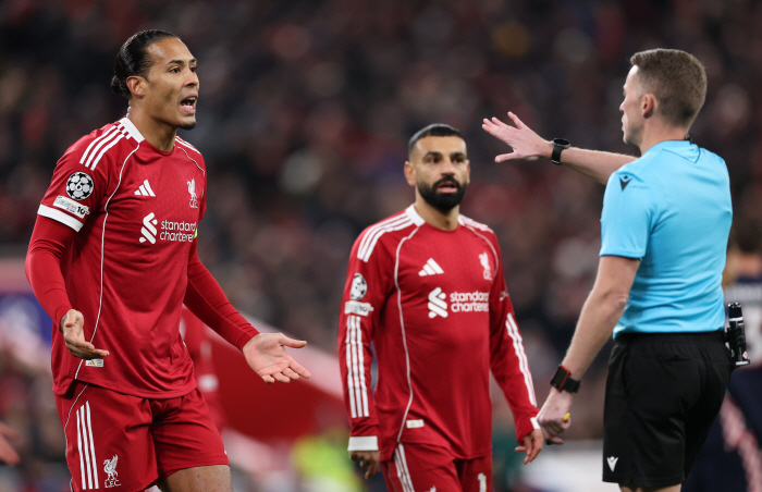 Humiliation after 72 years! Legendary Gerrard is also angry. Director finds the answer...Liverpool also lost to PSV in 14 shock