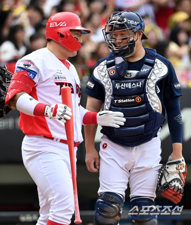 Hyung-woo is four years older than me, but it makes me dream of the second-largest mental pillar in FA history and the best catcher in the league
