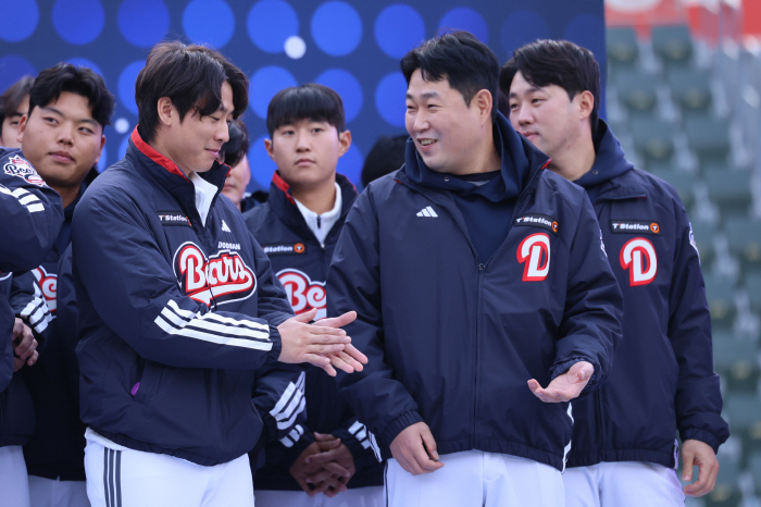 Hyung-woo is four years older than me, but it makes me dream of the second-largest mental pillar in FA history and the best catcher in the league