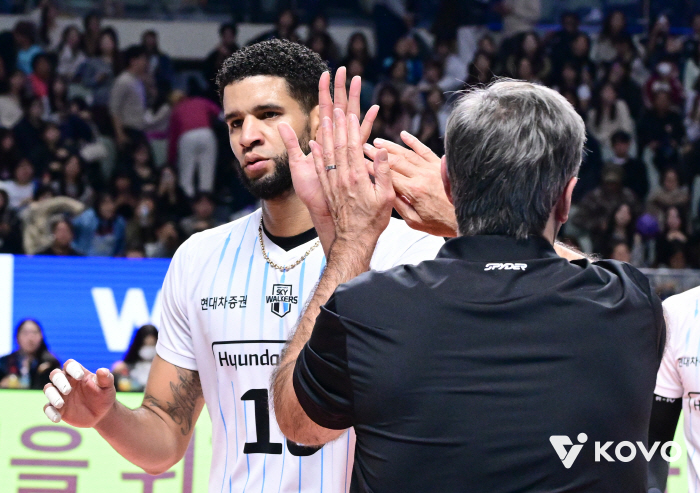 I'll do my best, so help me...Three times in a row, it's over! That's how the first 6,000 points ever was born