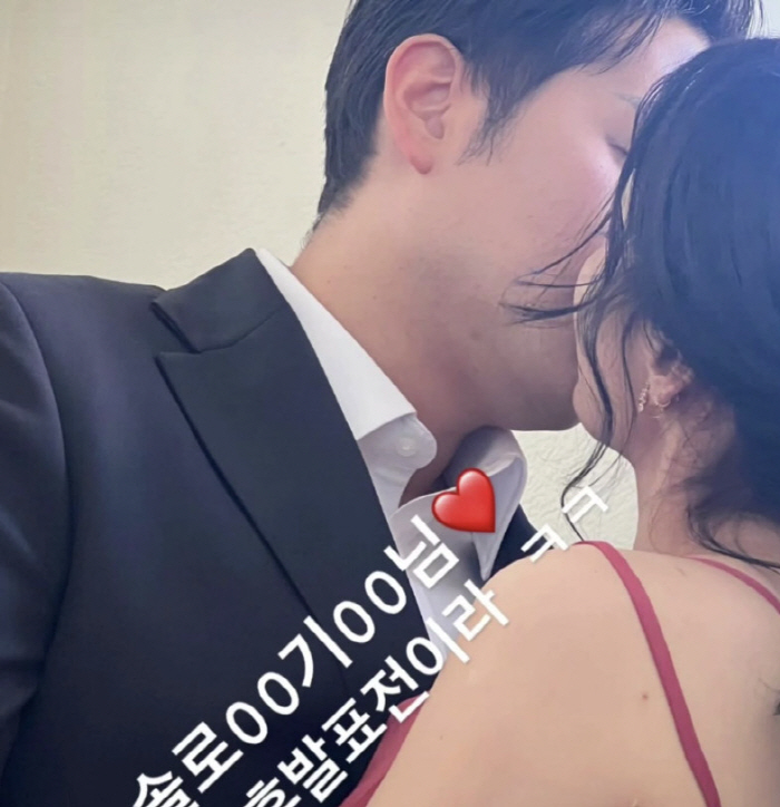 Is the 29th wedding couple Sangcheol ♥ Youngja? There's a secret couple in the wedding photo leak