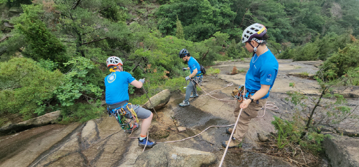 The Korea Mountain Rescue Association has successfully completed the 2025 Major Forest Road Accident Prevention Project in 20 locations nationwide