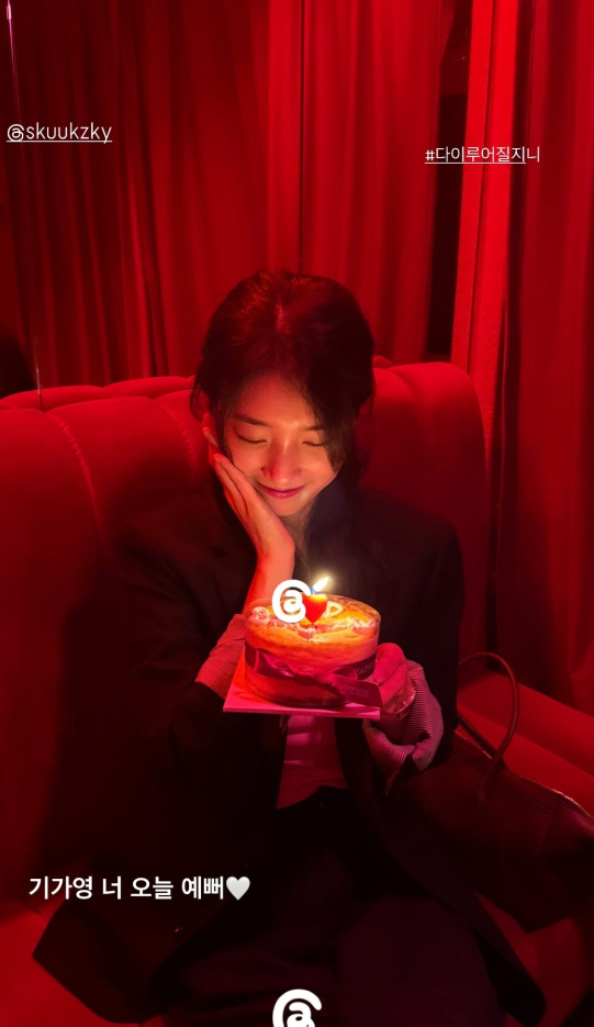 A late birthday party with Song Hye-kyo and Suzy? Surprise gift ♥ Thank you