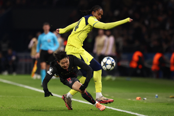 Lee Kang-in, who was caught in the back of the starting lineup! In the end, after putting in a replacement, it's a big hit...The game was decided with a sharp corner kick